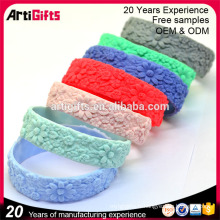 2017 Promotionnel logo en relief personnalisé silicone bracelet bande